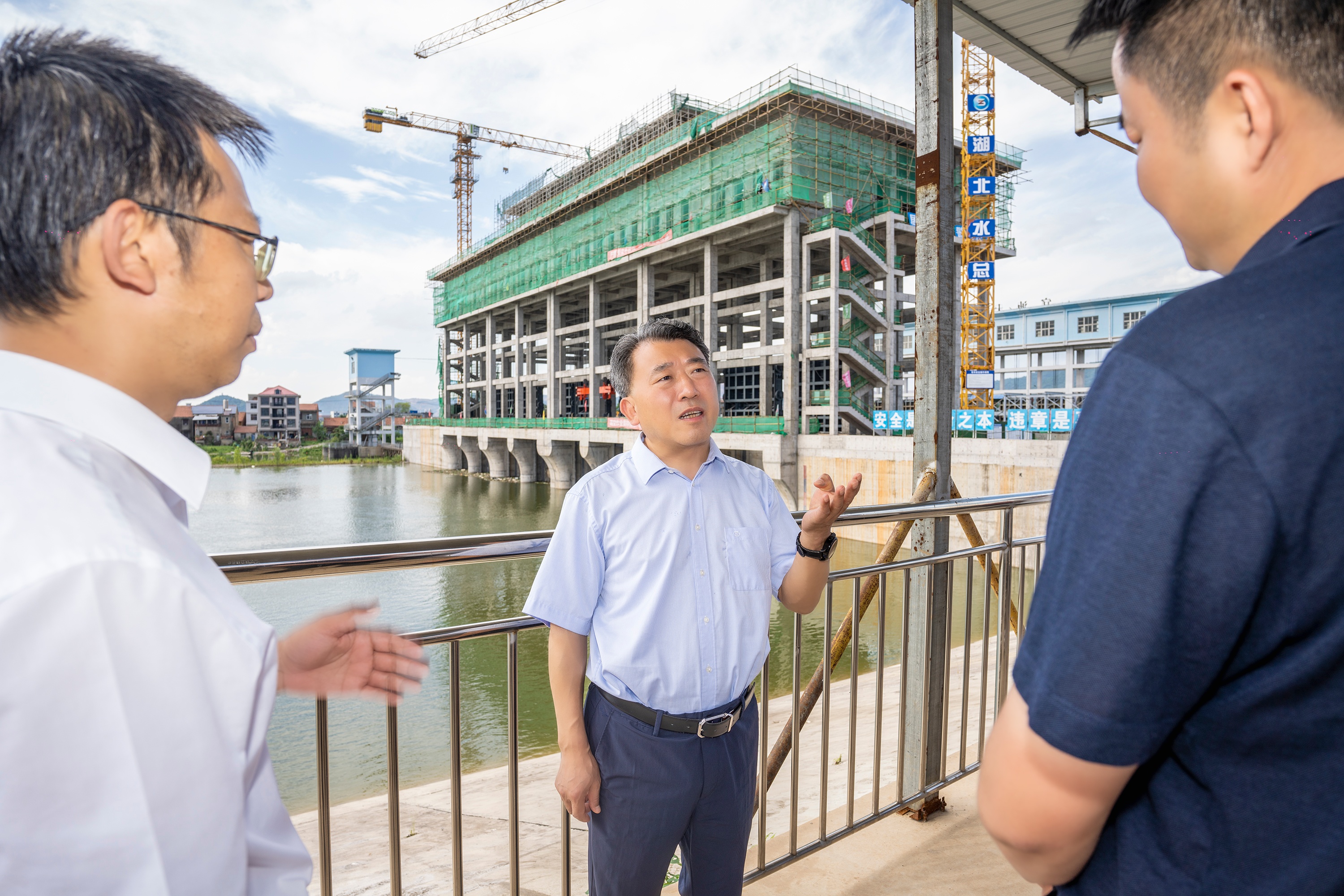 富池大闸,现场督导检查富池长江河道堤防管理段防汛情况 (1).jpg